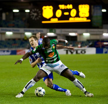 0-0,  Prince Ikpe Ekong trycker ner Tobias Hysén