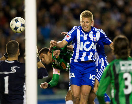 0-0, här det bortdömda målet som Pontus Wernbloom nickar