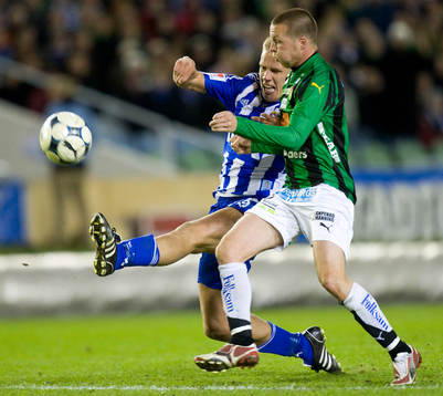 Pontus Wernbloom har här en jättechans, Jonas Lundén kan