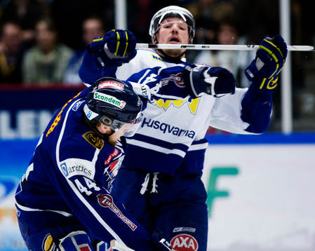 Jonas Junland, Linköping, kör över Lance Ward, HV71