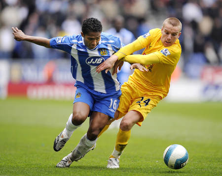 Antonio Valencia, Wigan och Jamie O'Hara, Tottenham