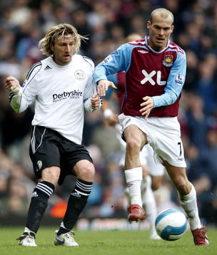 Fredrik Ljungberg och Robbie Savage, Derby
