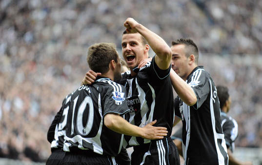 Michael Owen jubel med Steven Taylor, Newcastle