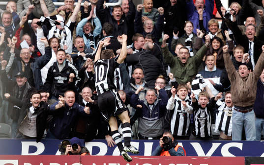 Michael Owen, Newcastle, jubel framför publiken