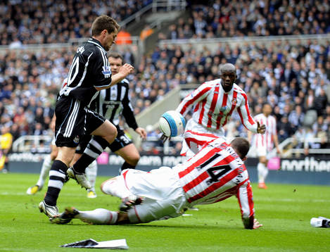Danny Higginbotham, Sunderland, orsakar straff