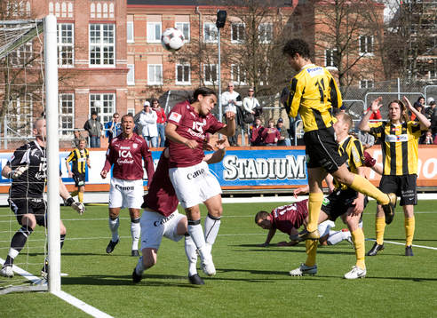 Vinicius Silva Lopes Souto, Häcken. Angelo Vega, Qviding
