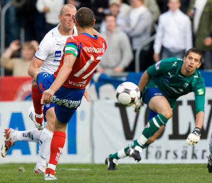1-1, Henrik Larsson placerar in bollen förbi Nuredin Bakiu