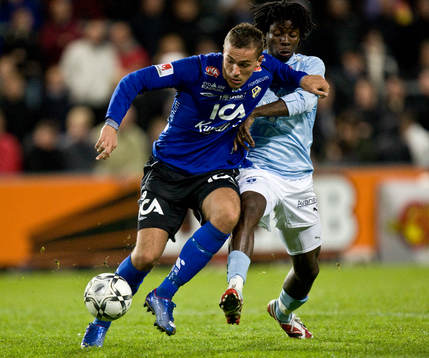 Emir Kujovic, Halmstad och Jimmy Dixon, Malmö. Närkamp