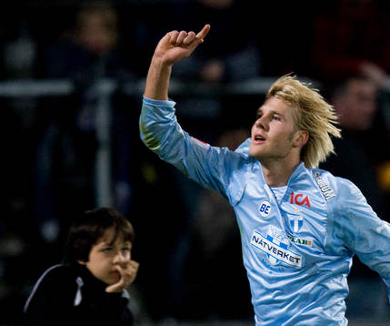 1-2, Ola Toivonen, jubel, grabben är inte lika glad