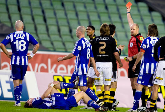 Khari Stephenson, AIK, får rött kort, utvisning, av