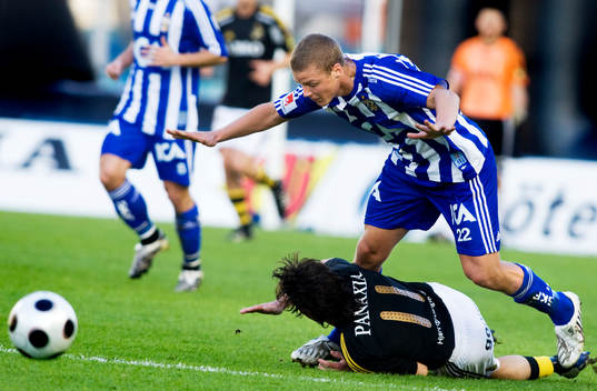Ragnar Sigurdsson, Göteborg, kör över Lucas Valdemarin,