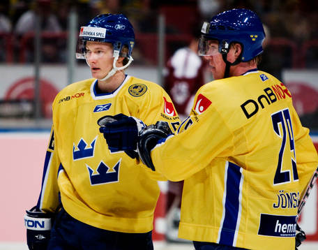 Kenny Jönsson, Sverige, gratulerar Anton Strålman,
