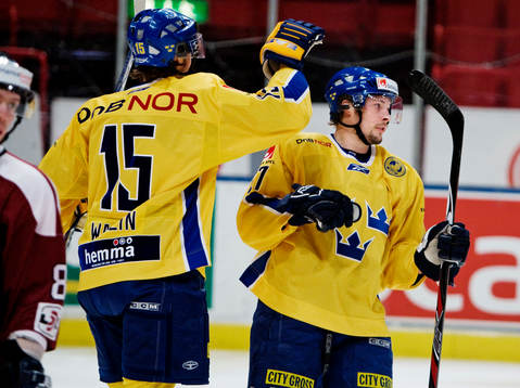 Rickard Wallin, Sverige, gratulerar Robert Nilsson,