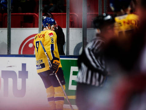 Sanny Lindström, Sverige, fick matchstraff i tredje