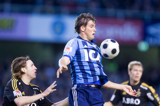 Mikael Dahlberg, Djurgården, tar emot bollen framför