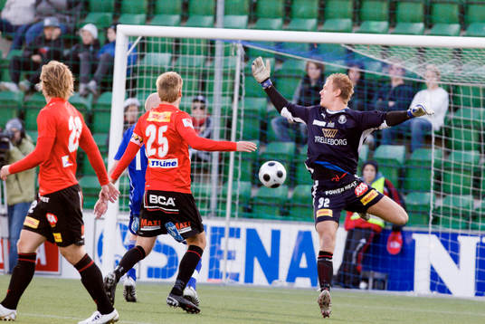 Hannes Sigurdsson, Sundsvall gör 2-0 bakom Johan Dahlin,