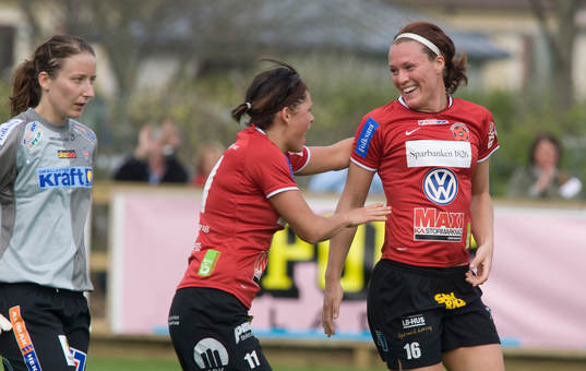 Susanne Moberg, Frida Petersson och målvakt, Åsa Berglund