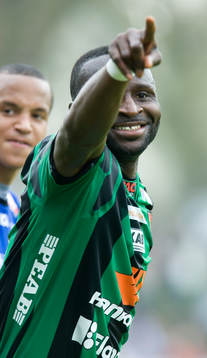 Prince Ikpe Ekong, Gais