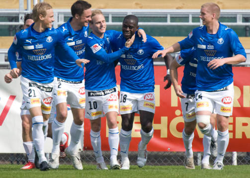 Straff,  Michael Mensah, jubel