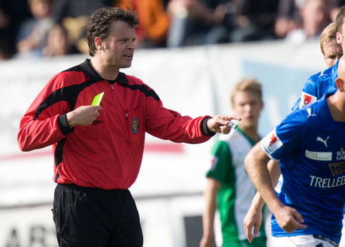 Sven-Martin Åkesson, domare, gult kort