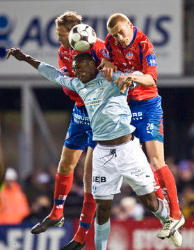 Andreas Granqvist och Joel Ekstrand, Helsingborg, trycker