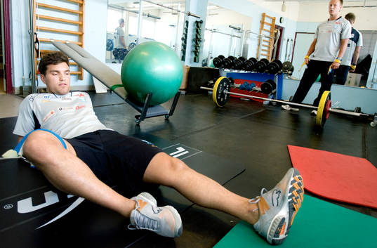 Fotboll, Labinot Harbuzi rehab tränar