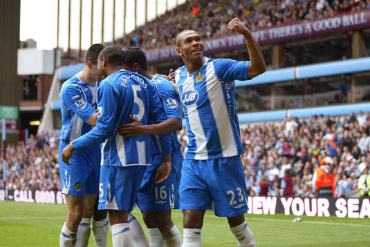 Marcus Bent och Luis Antonio Valencia, jubel