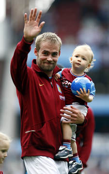 Olof Mellberg, Aston Villa, hyllades