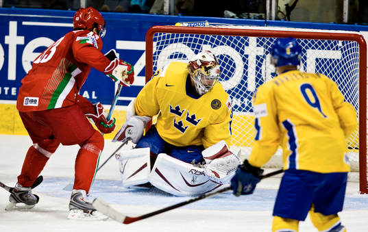 Viktor Kostyuchenok reducerar till 2-1 för Vitryssland på