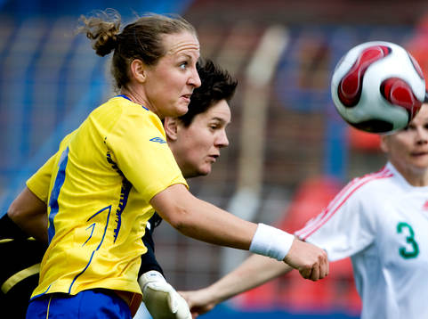 Therese Lundin, Sverige gör sitt andra mål när hon