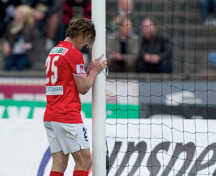 César Santin, Kalmar, slår skallen i stolpen