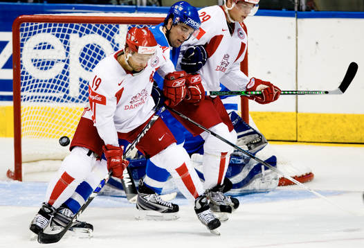 Kim Staal, styr in 0-2 förbi Michele Strazzabosco