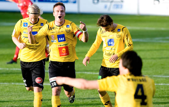 Marcus Ekenberg, Mjällby. 4 målsskytt. jubel