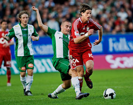 Petter Andersson, Hammarby, fäller Gustav Svensson,
