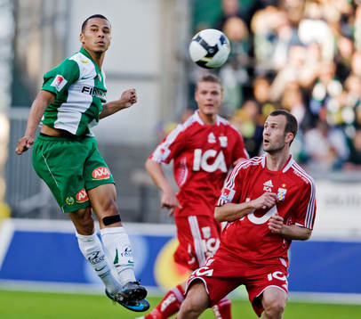 Charlie Davies, Hammarby, bröstar ner bollen