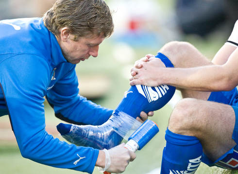 Mikael Hansson, rehabtränare, Norrköping. Tejpning, tejp,