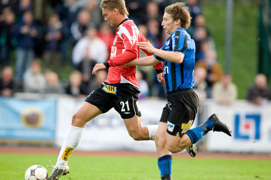 Calle Genberg, Landskrona, på väg att göra 0-1