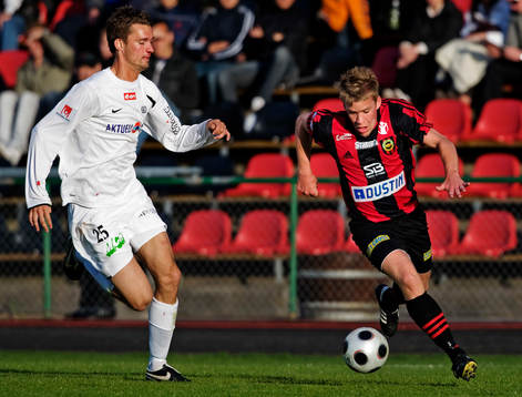 Peter Nyström, Häcken, jagar Joakim Runnemo,