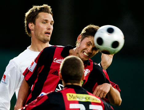 Peter Nyström, Häcken, kan bara se på när Philip