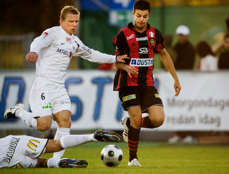 Davik Marek, Häcken, är hack i häl på Christer Youssef,