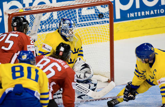 Thibaut Monnet och Stefan Liv, målvakt