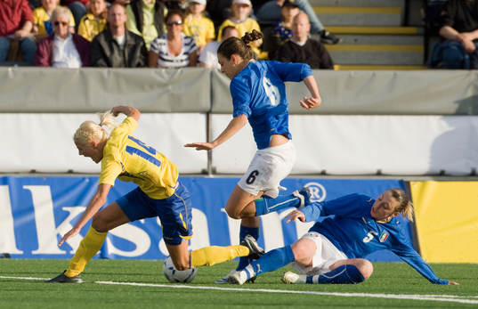 Josefine Öqvist, Sverige
