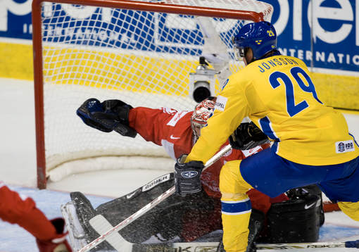 Peter Hirsch, målvakt och Kenny Jönsson gör 1-0