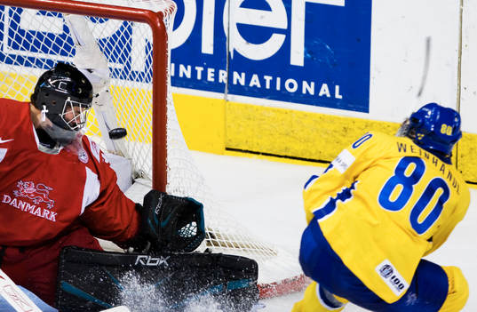 Stolpe ut för  Mattias Weinhandl på Patrick Galbraith,