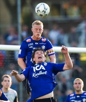 Peter Larsson nickar undan framför egne Tomas Zvirgzdauskas