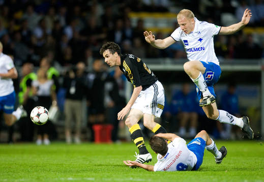 Daniel Mendes, AIK, med Viktor Rönneklev, och Kristoffer