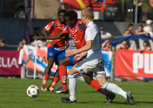 Isaac Chansa ett halvt steg före TFF:s Magnus Andersson