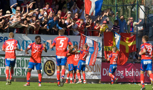 Fansen hyllar HIF-spelarna