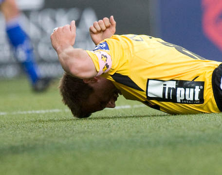 Anders Svensson har missat en målchans, nickat utanför,