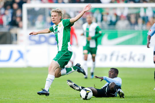 Emil Johansson, Hammarby, hoppar över Yannick Bapupa, Gefle